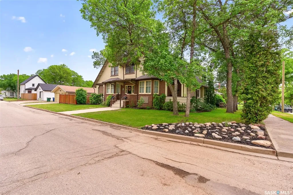 161 Marlborough Street E Moose Jaw SK S6H 0T3