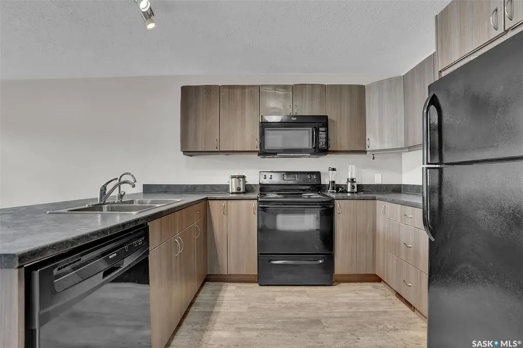 2030 Francis Street Regina SK S4N 2P1