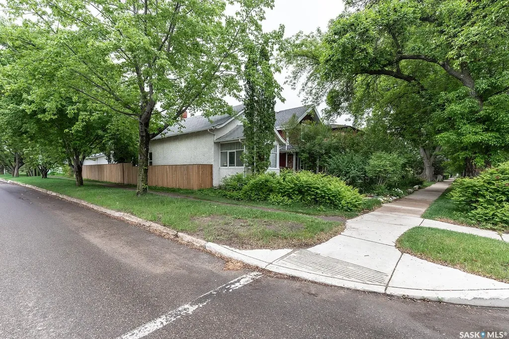 840 8th Avenue N Saskatoon SK S7K 2X2