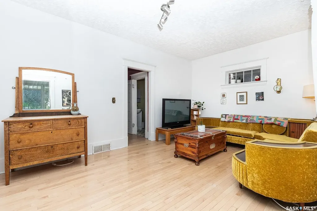 840 8th Avenue N Saskatoon SK S7K 2X2