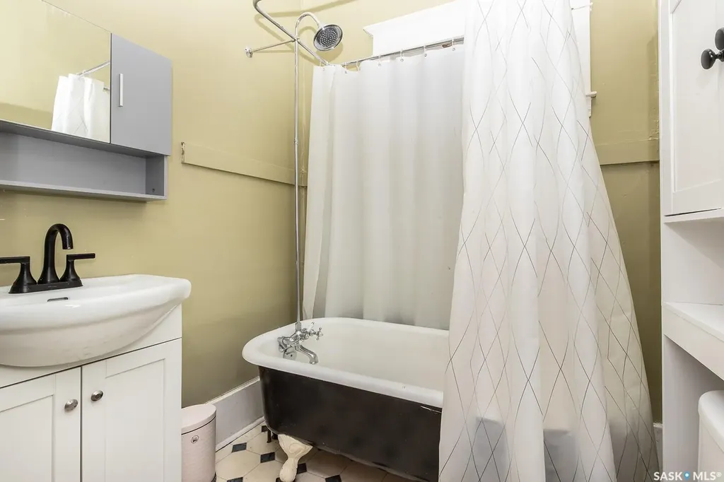 840 8th Avenue N Saskatoon SK S7K 2X2