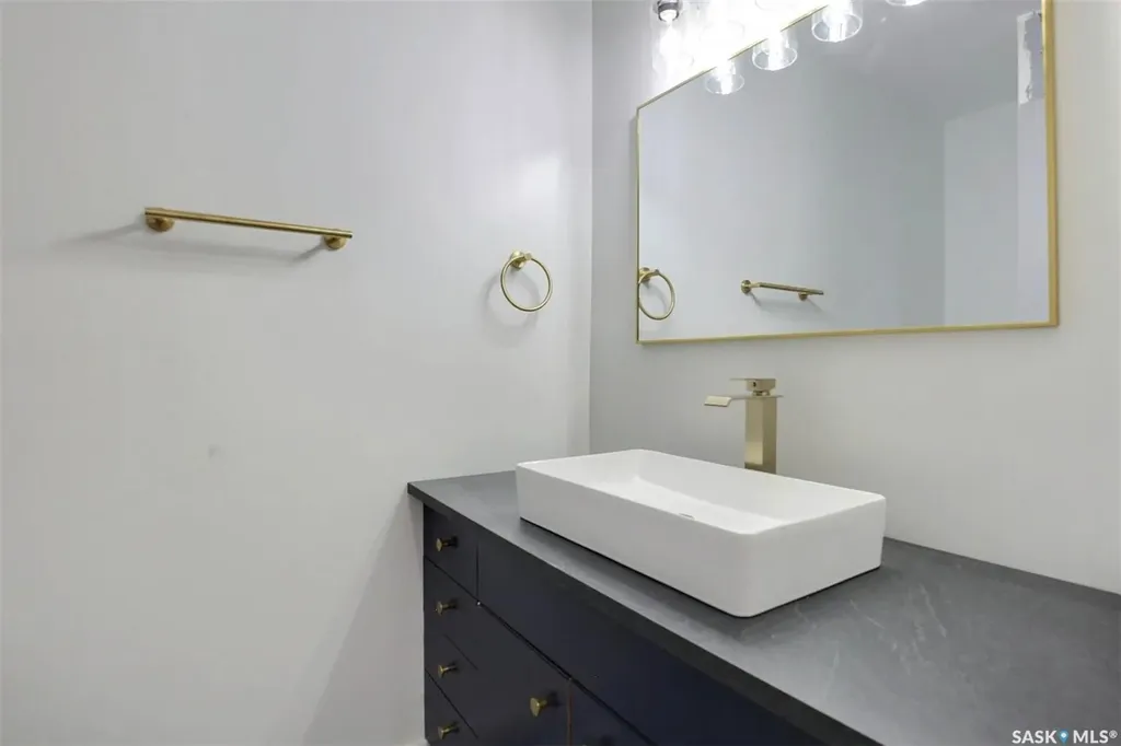 1606 7th Avenue E Regina SK S4N 5S6