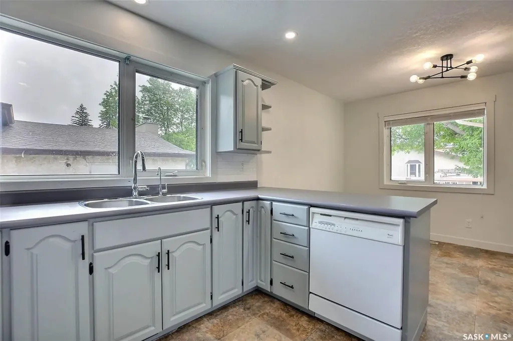 1606 7th Avenue E Regina SK S4N 5S6