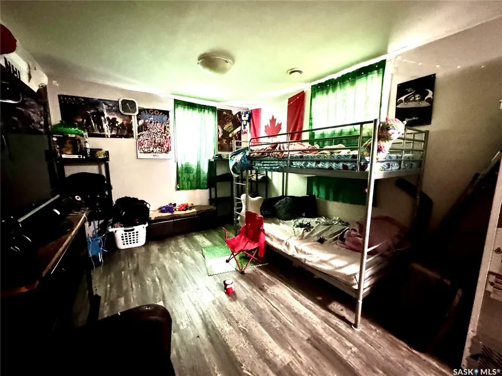 807 Weldon Avenue Saskatoon SK S7M 2V3