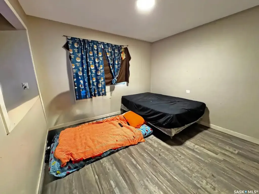 807 Weldon Avenue Saskatoon SK S7M 2V3