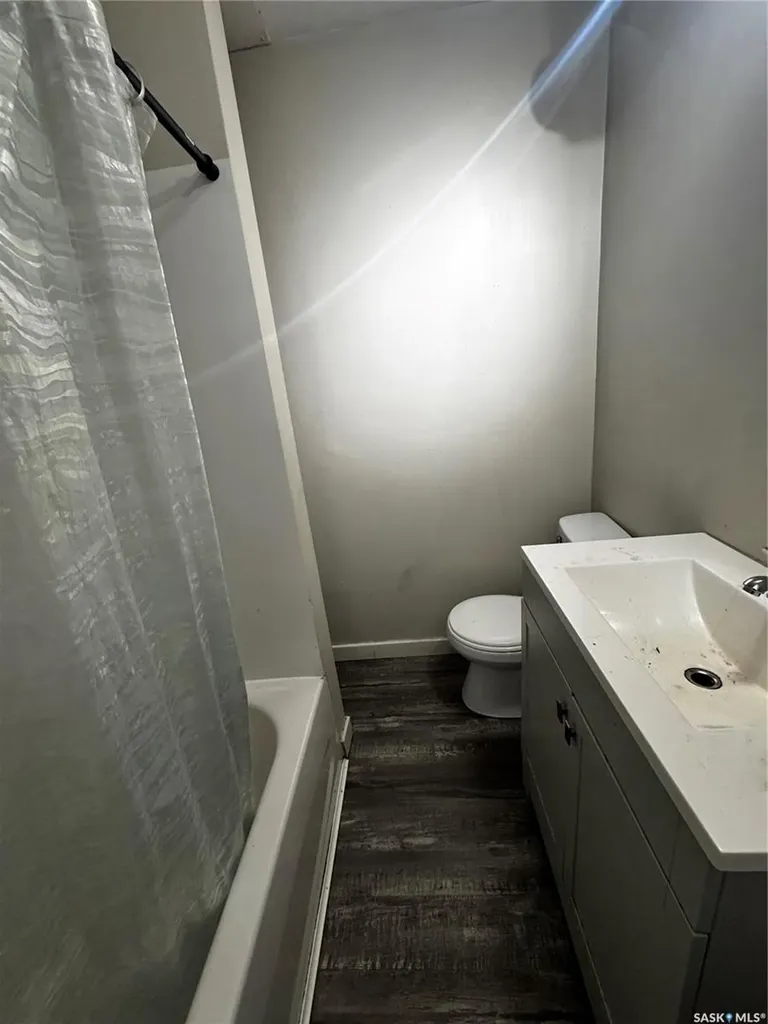 807 Weldon Avenue Saskatoon SK S7M 2V3