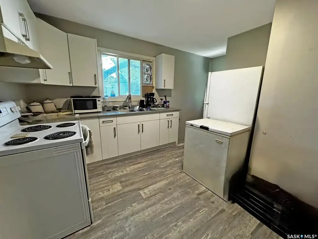 807 Weldon Avenue Saskatoon SK S7M 2V3