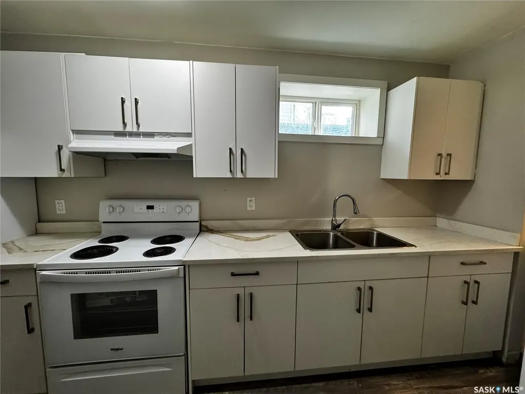 807 Weldon Avenue Saskatoon SK S7M 2V3