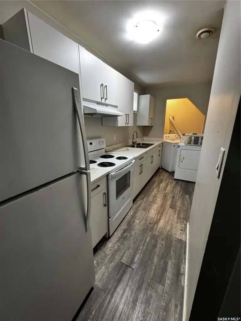 807 Weldon Avenue Saskatoon SK S7M 2V3