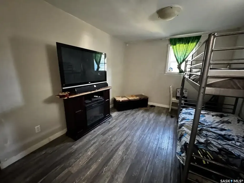 807 Weldon Avenue Saskatoon SK S7M 2V3