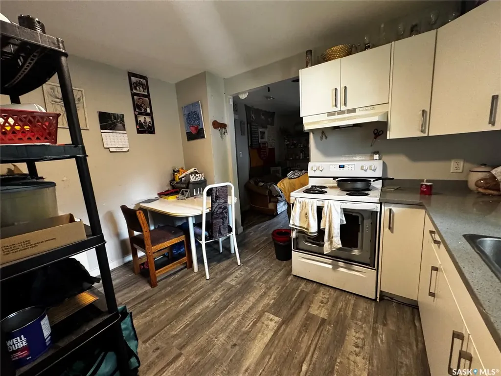 807 Weldon Avenue Saskatoon SK S7M 2V3
