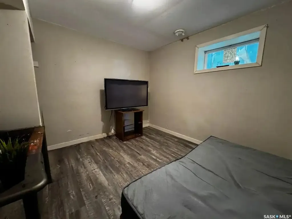 807 Weldon Avenue Saskatoon SK S7M 2V3