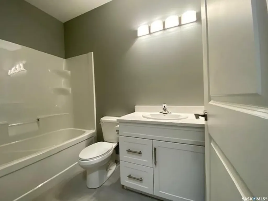 3067 Elphinstone Street Regina SK S4S 2A6