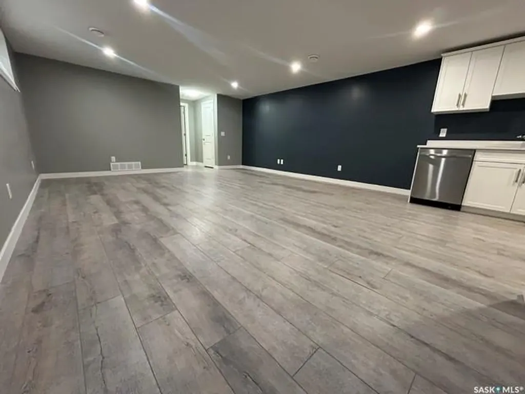 3067 Elphinstone Street Regina SK S4S 2A6