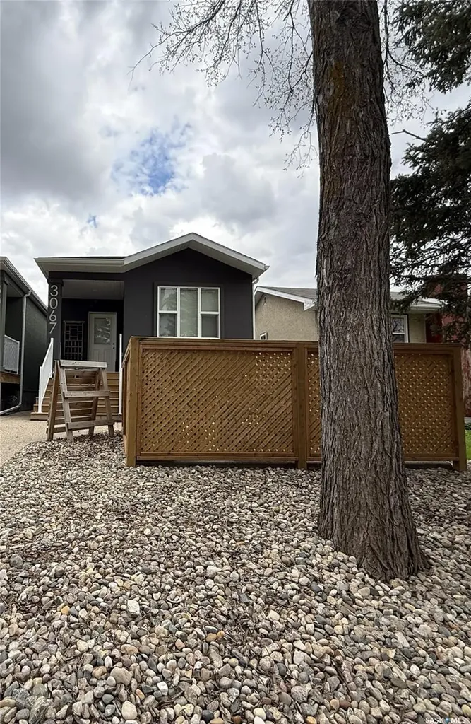 3067 Elphinstone Street Regina SK S4S 2A6