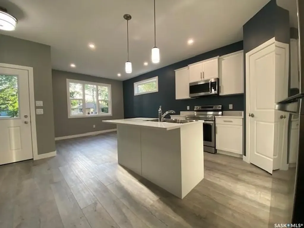 3067 Elphinstone Street Regina SK S4S 2A6