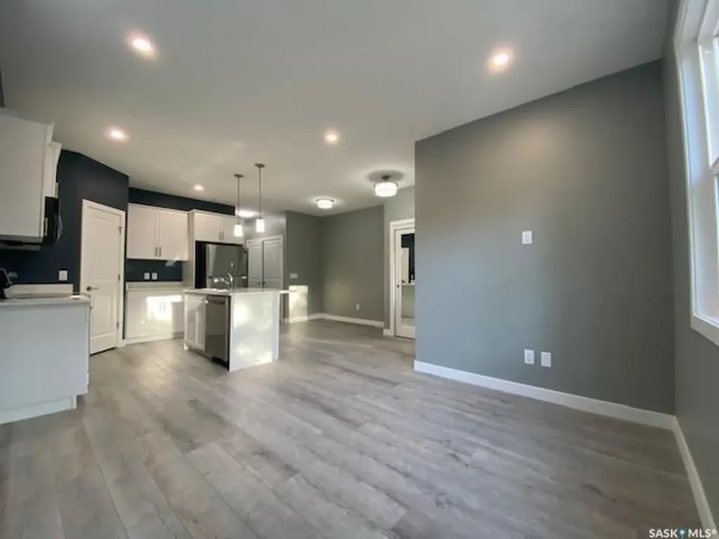 3067 Elphinstone Street Regina SK S4S 2A6