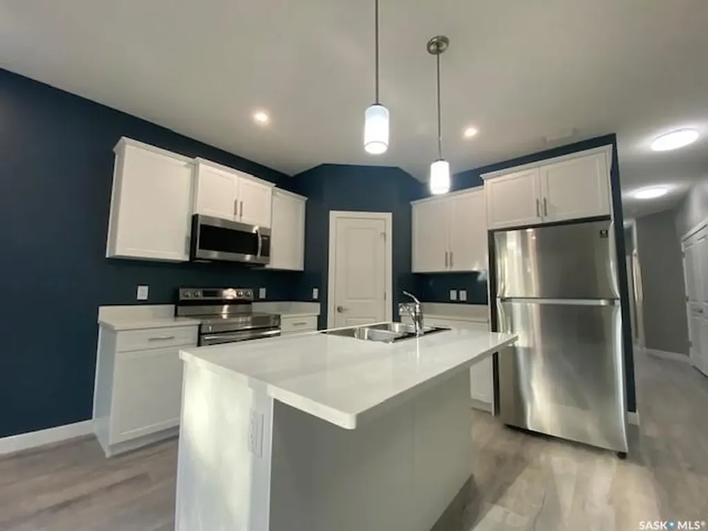 3067 Elphinstone Street Regina SK S4S 2A6