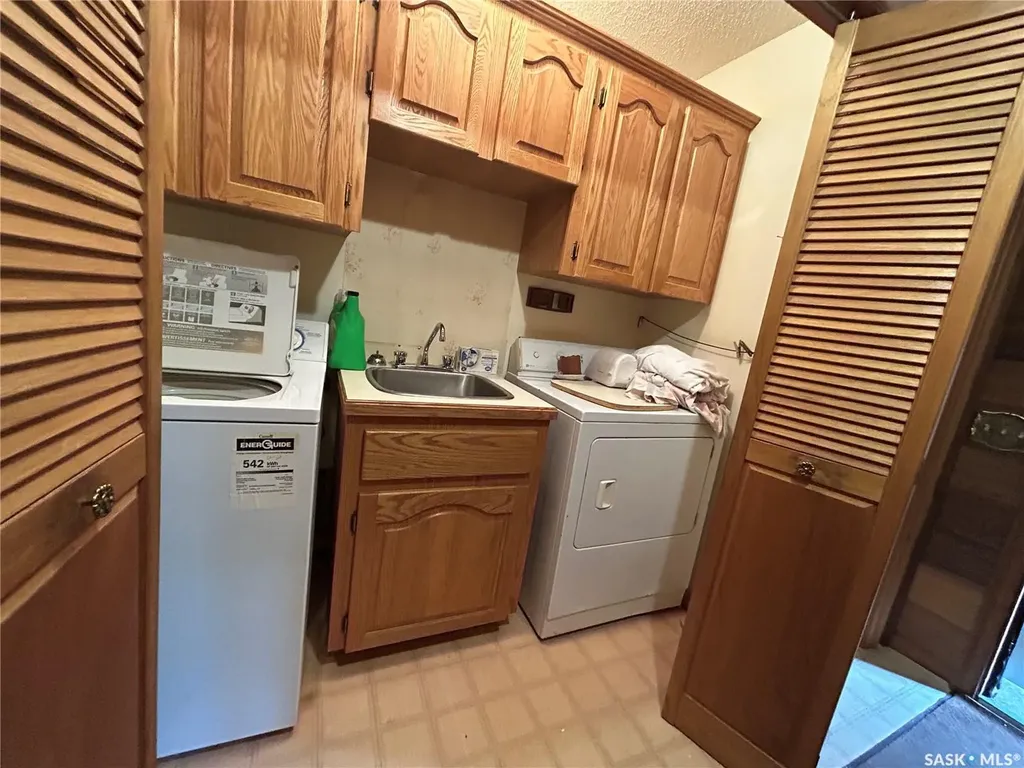 221 1st Street W Coronach SK S0H 0Z0