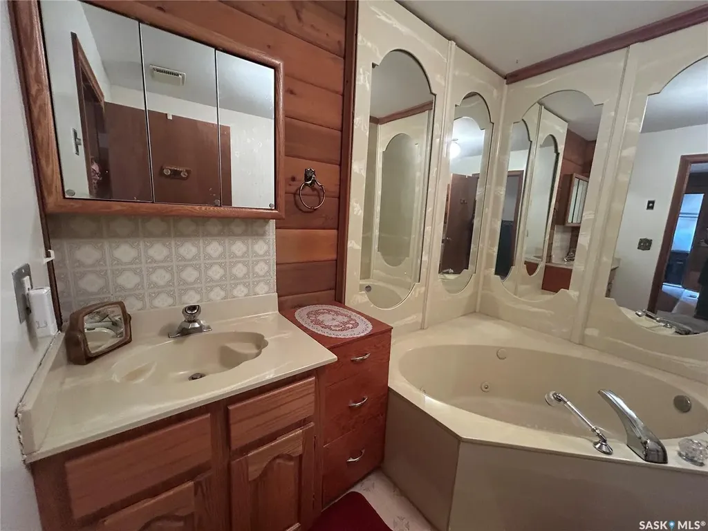 221 1st Street W Coronach SK S0H 0Z0