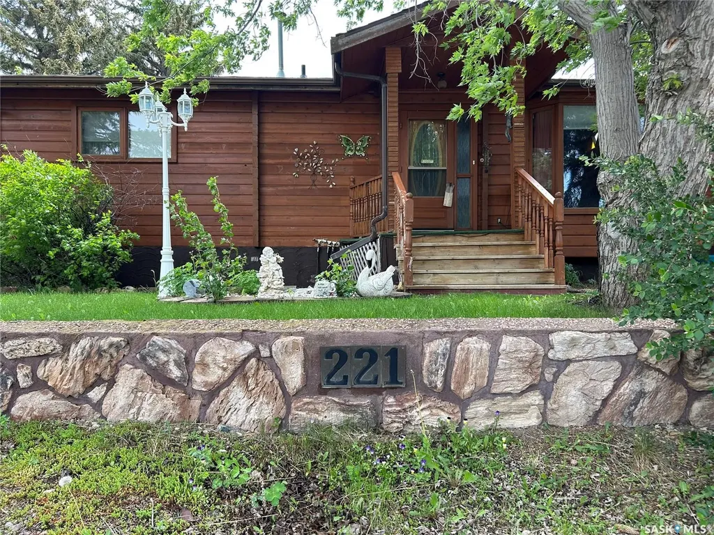 221 1st Street W Coronach SK S0H 0Z0