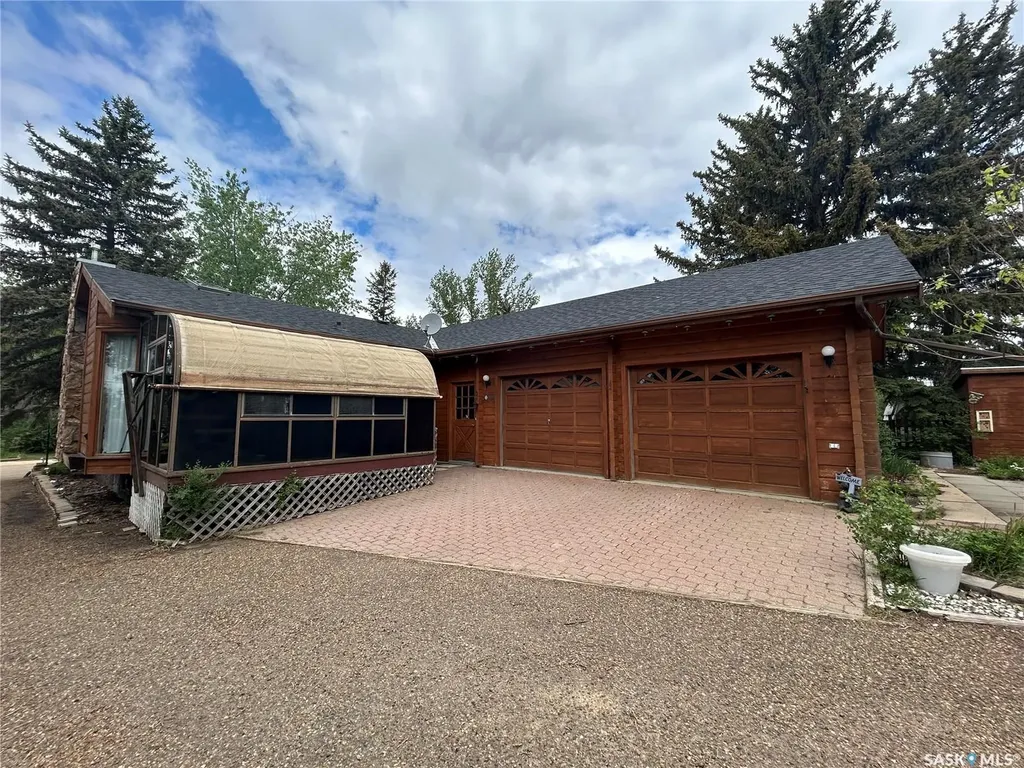221 1st Street W Coronach SK S0H 0Z0