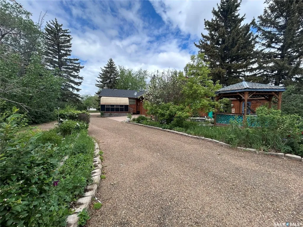 221 1st Street W Coronach SK S0H 0Z0
