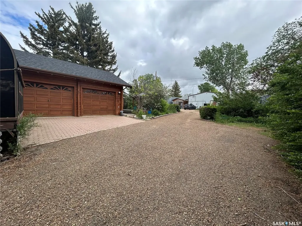 221 1st Street W Coronach SK S0H 0Z0