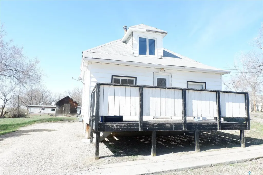 5 & 9 1st Street E Kincaid SK S0H 2J0