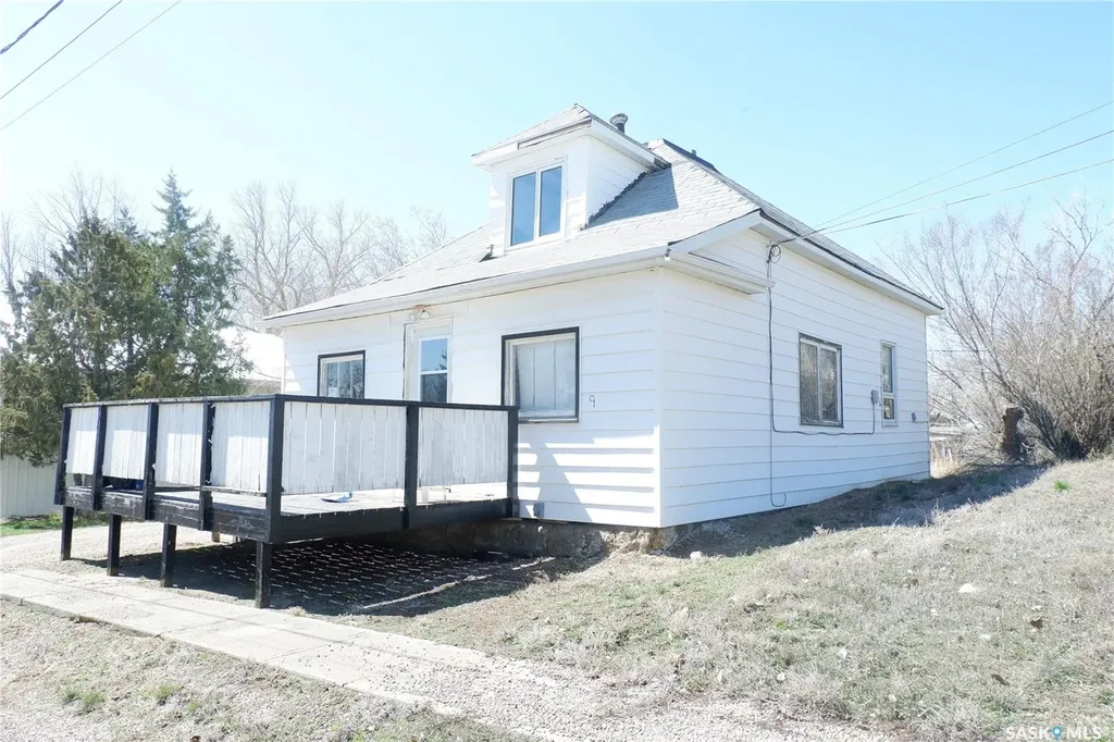 5 & 9 1st Street E Kincaid SK S0H 2J0