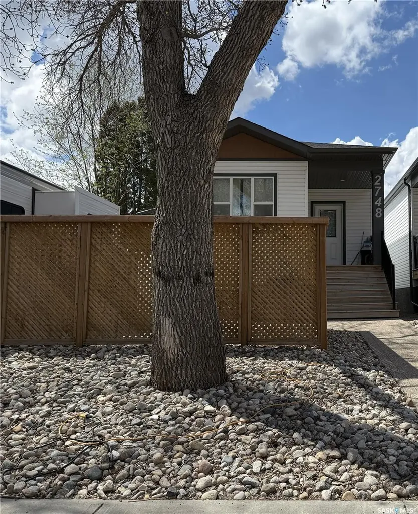 2748 Mackay Street Regina SK S4N 2T7