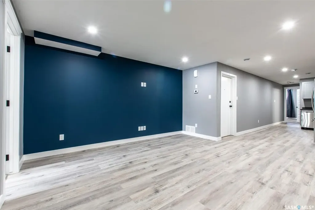 2748 Mackay Street Regina SK S4N 2T7