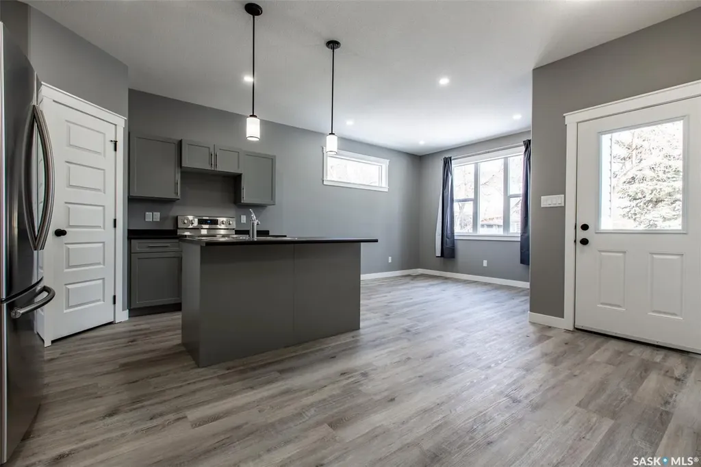 2748 Mackay Street Regina SK S4N 2T7
