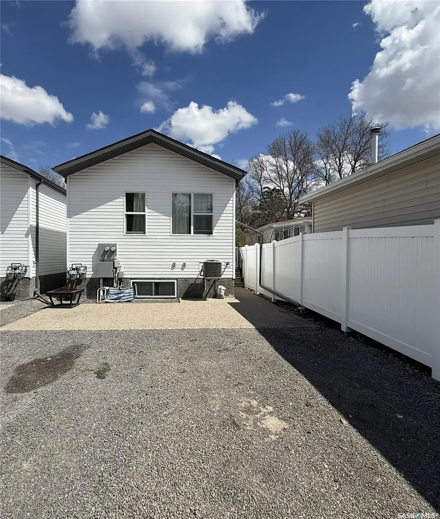 2748 Mackay Street Regina SK S4N 2T7