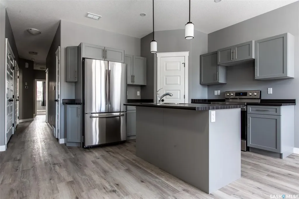 2748 Mackay Street Regina SK S4N 2T7