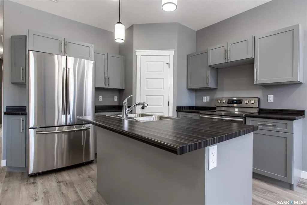 2748 Mackay Street Regina SK S4N 2T7