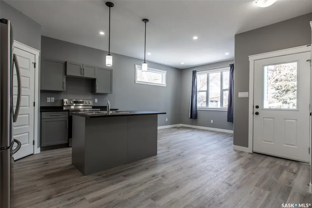 2748 Mackay Street Regina SK S4N 2T7