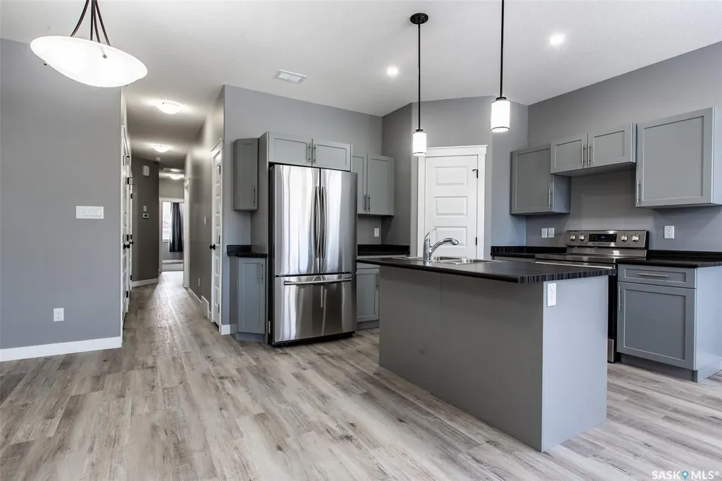 2748 Mackay Street Regina SK S4N 2T7