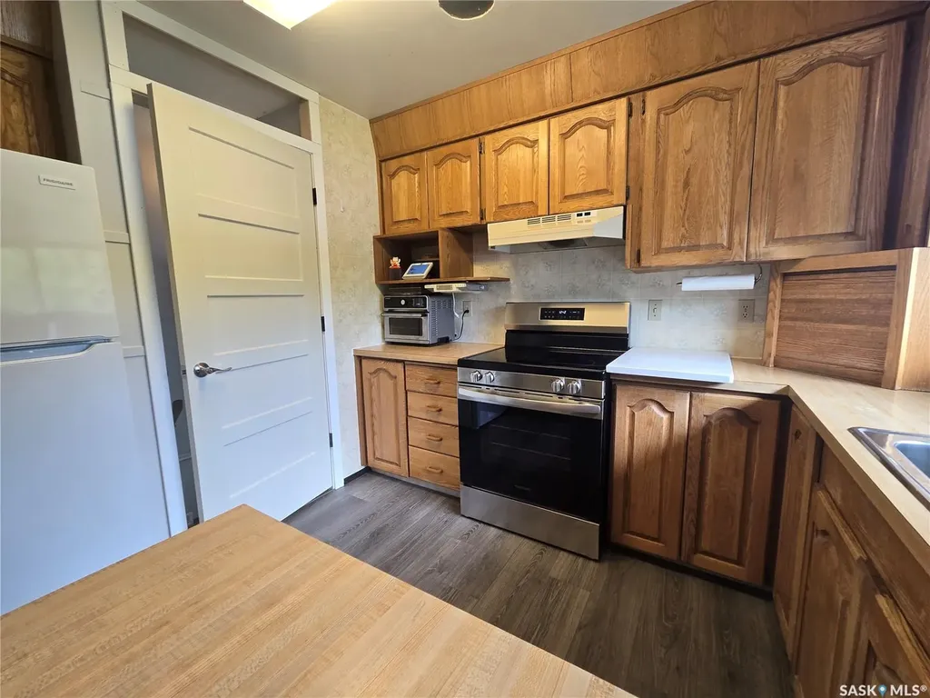 1117 Elevator Road Saskatoon SK S7M 3X1