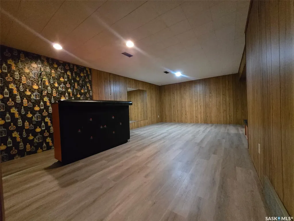 1117 Elevator Road Saskatoon SK S7M 3X1