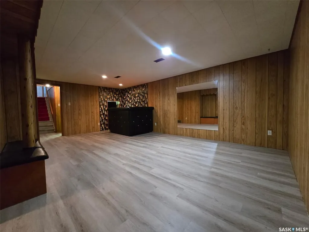 1117 Elevator Road Saskatoon SK S7M 3X1