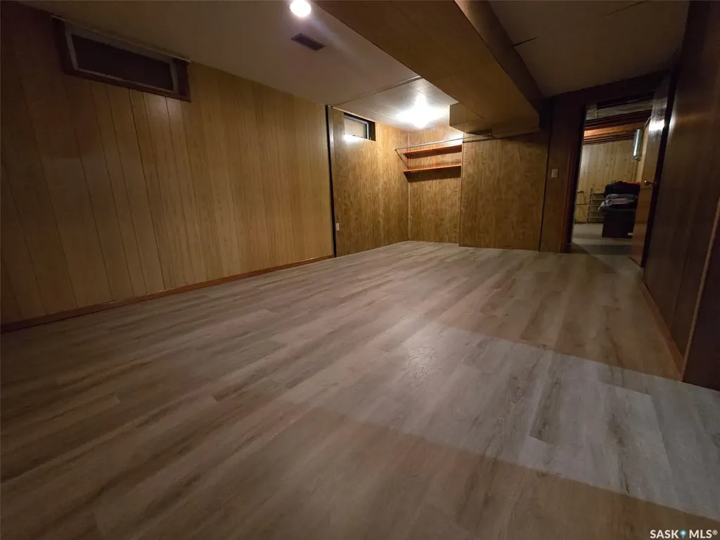 1117 Elevator Road Saskatoon SK S7M 3X1