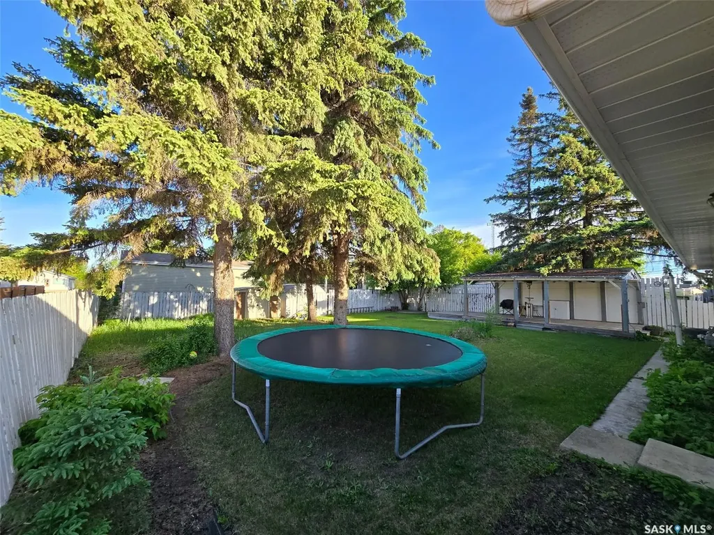 1117 Elevator Road Saskatoon SK S7M 3X1
