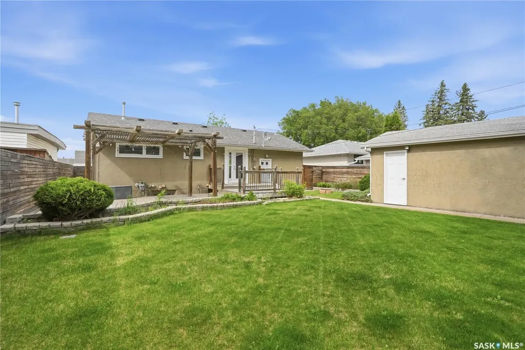1710 Drinkle Street Saskatoon SK S7J 0P7