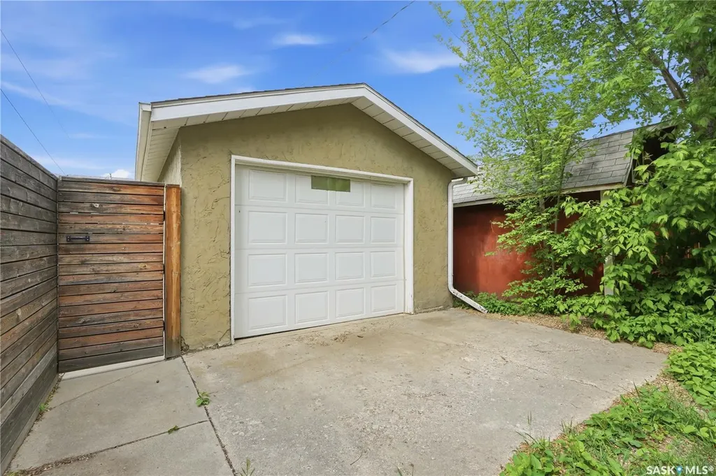 1710 Drinkle Street Saskatoon SK S7J 0P7