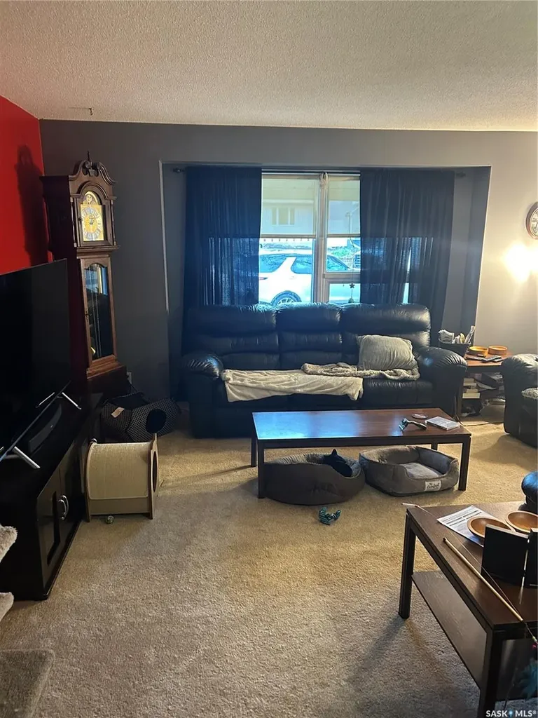 28 Carmichael Road Regina SK S4R 0C5