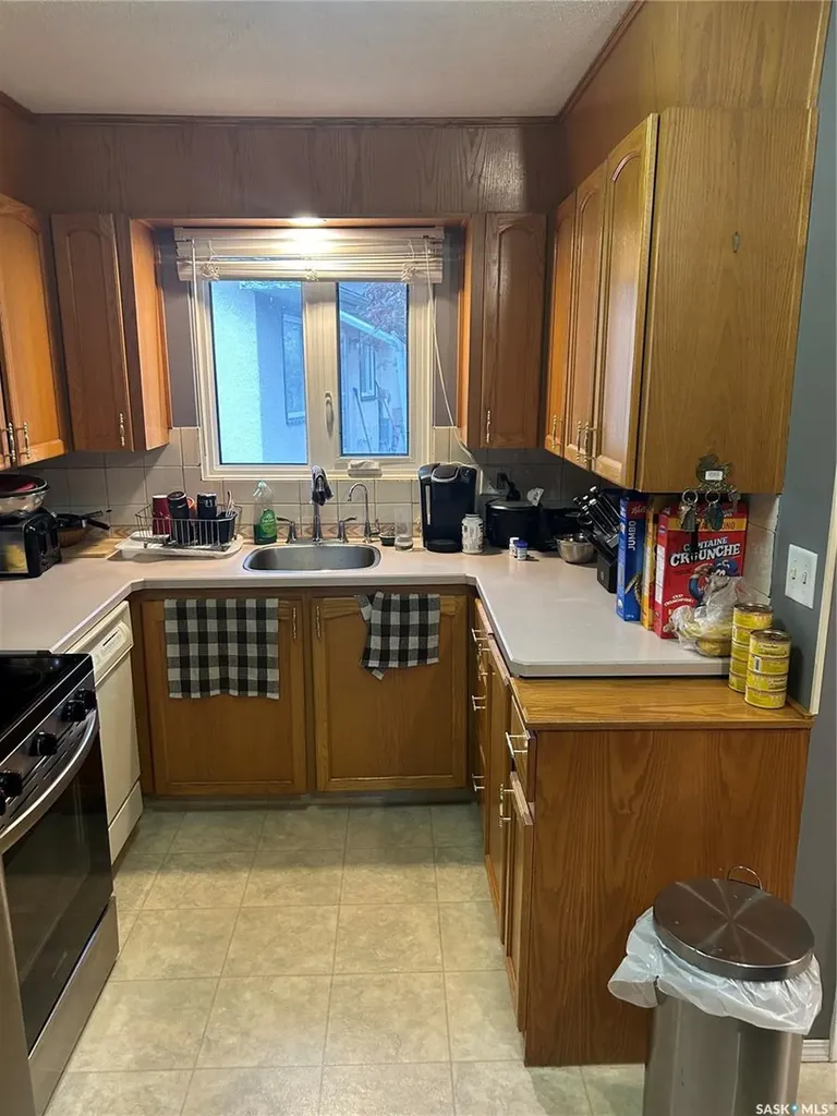 28 Carmichael Road Regina SK S4R 0C5