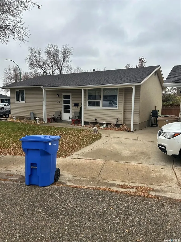 28 Carmichael Road Regina SK S4R 0C5