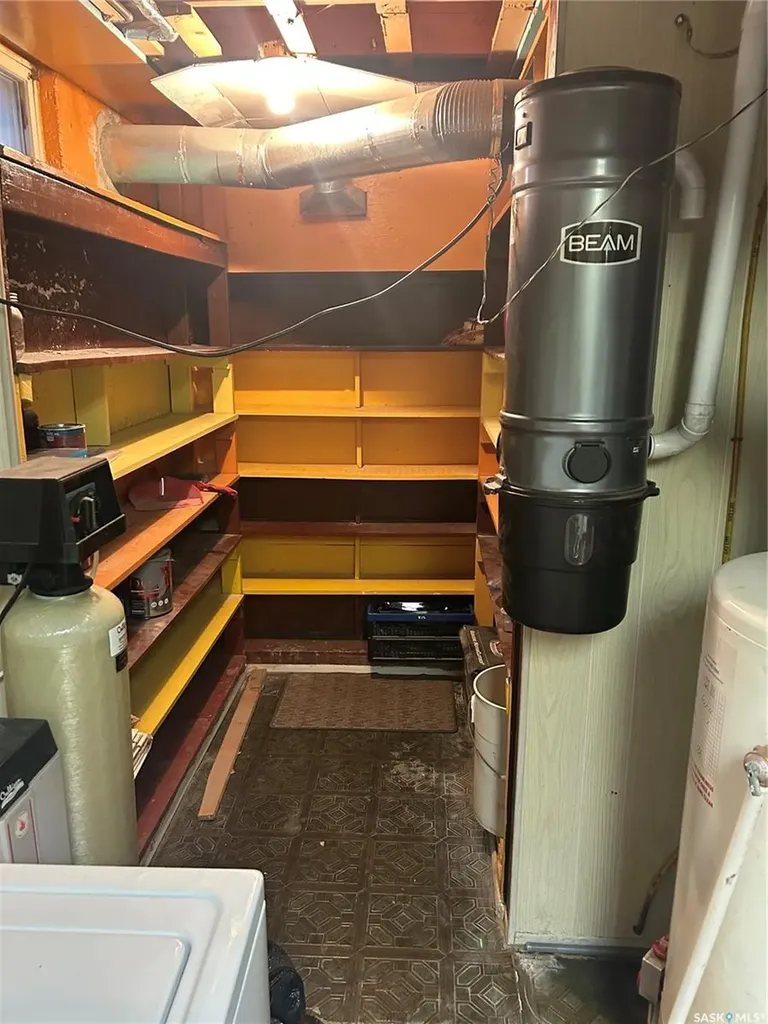 28 Carmichael Road Regina SK S4R 0C5