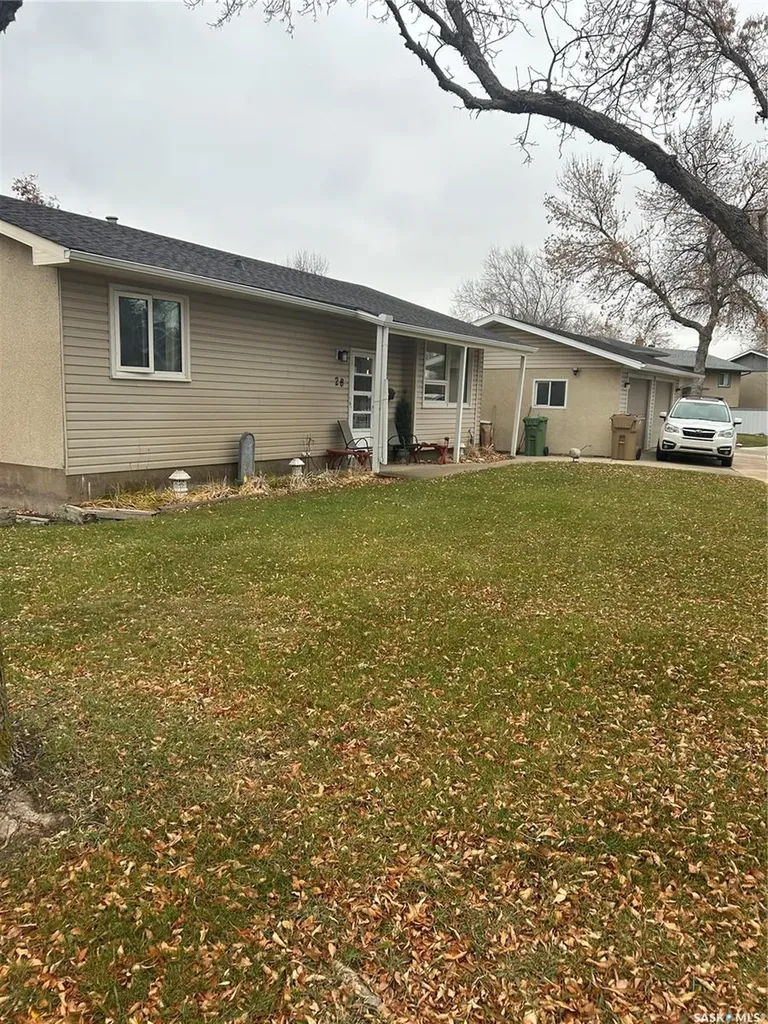 28 Carmichael Road Regina SK S4R 0C5